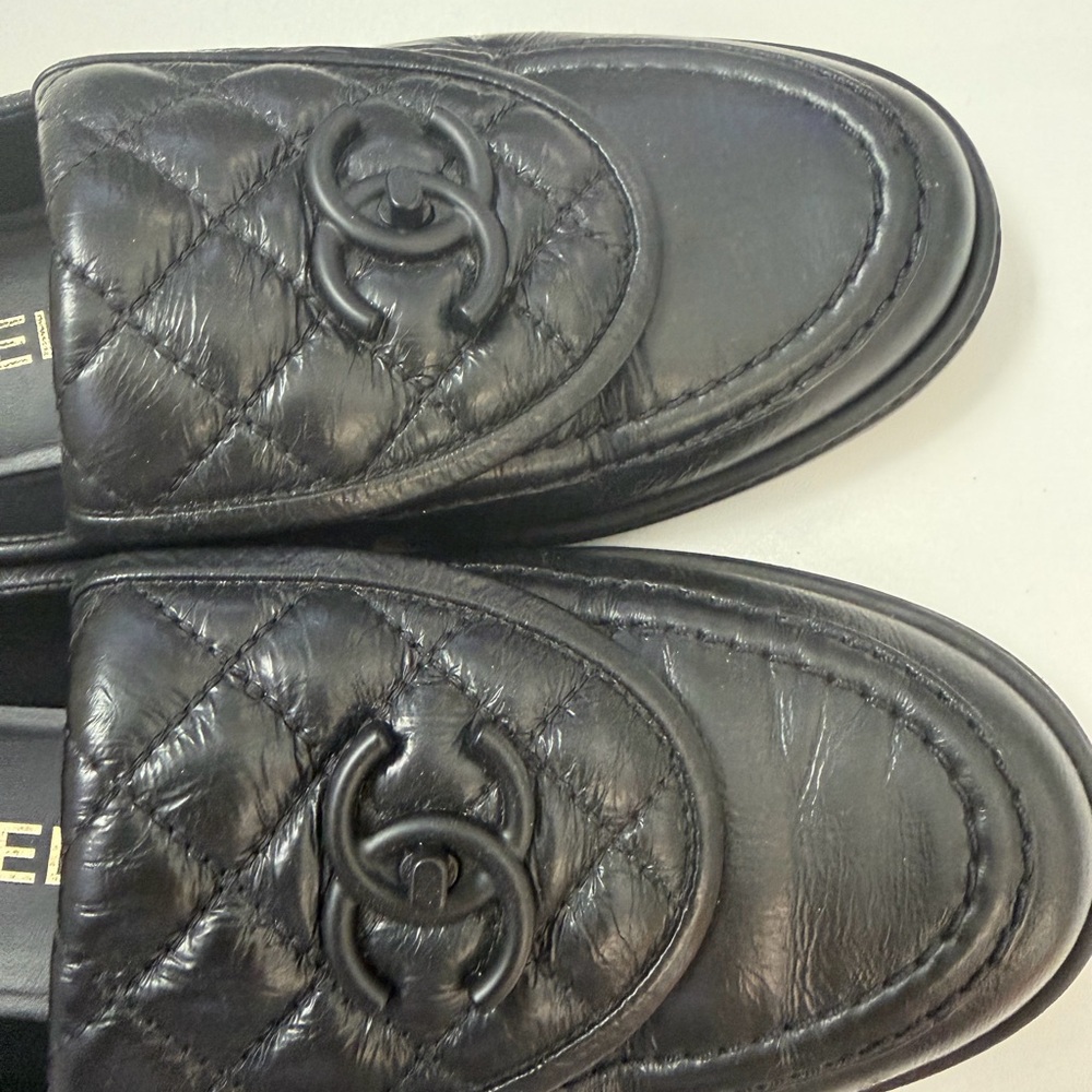 CHANEL Lambskin Quilted CC Turnlock Loafers black 38 1/2 - Picture 4 of 7